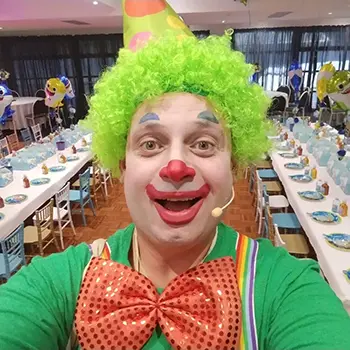 Noodles The Clown about to perform a magic show